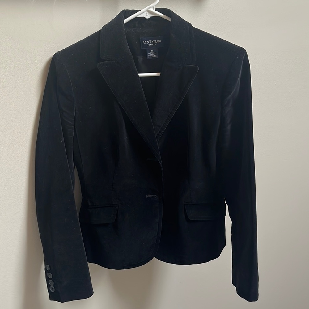 Black velour Ann Taylor blazer in great condition. Size: 4P